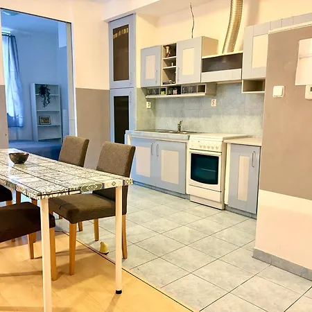 Urban Marvel Retro Apartman *