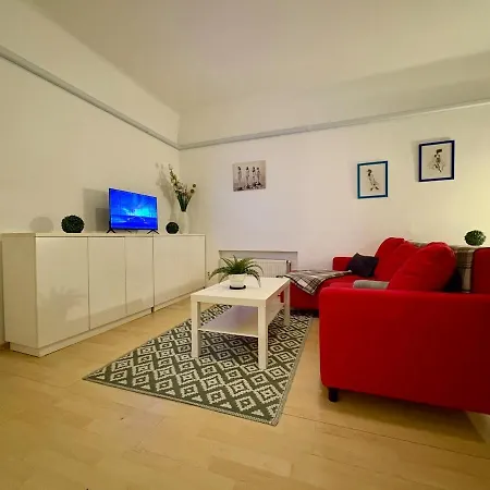 Urban Marvel Retro Apartment *